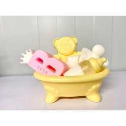 BAÑERA CON DETALLES DE JABÓN PARA BEBE